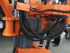 螺旋保护套在工程机械中应用